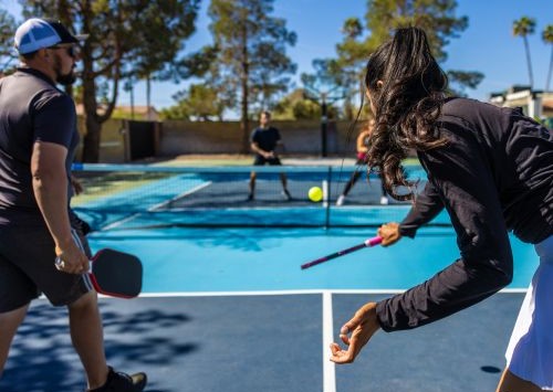 Knee Stretches and Strengthening Tips to Keep You on Top of Your Pickleball Game